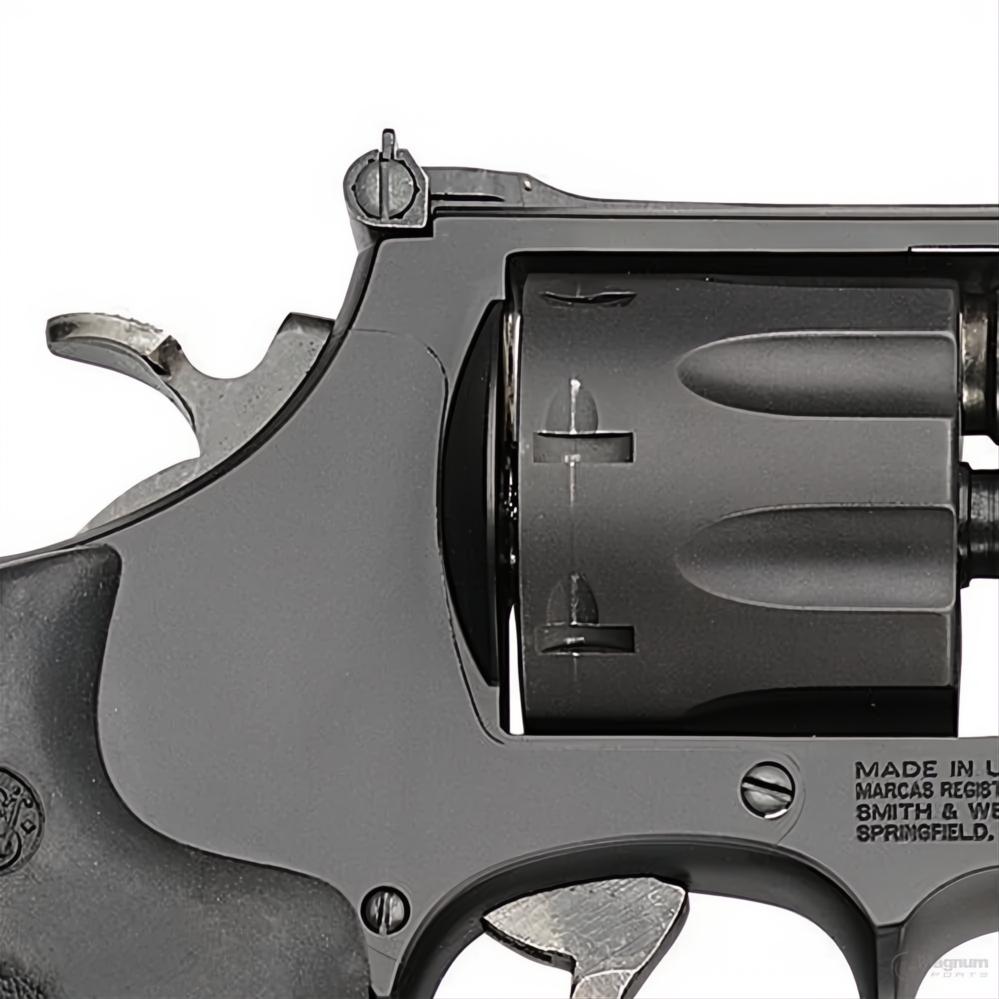 Smith &amp; Wesson Model 327 TRR8 Performance Center