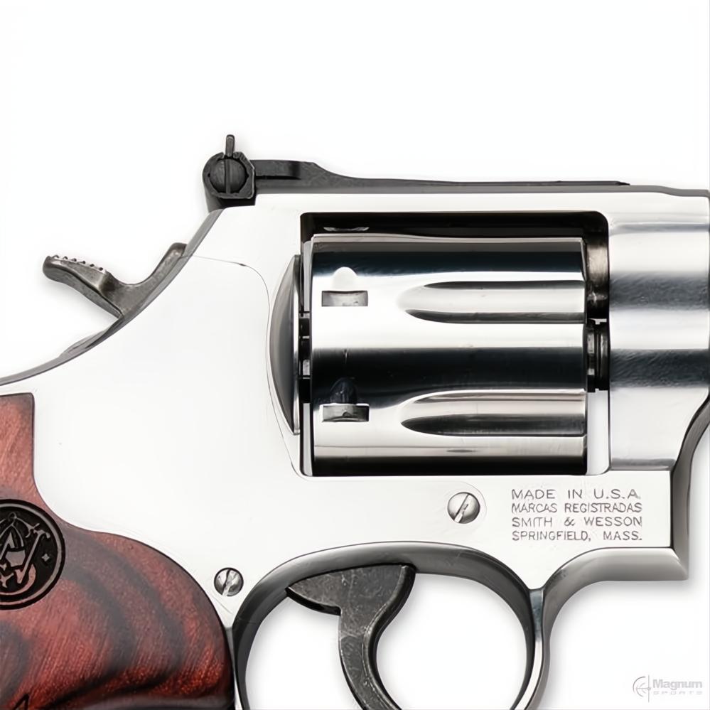 Smith & Wesson Model 686 Deluxe